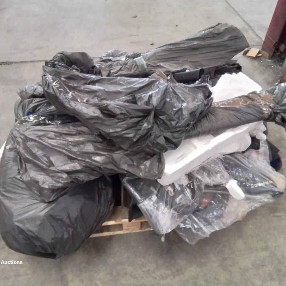 PALLET OF INCOMPLETE EXCERSISE MACHINES TREADMILL AND TRAMPOLINES (1 PALLET)