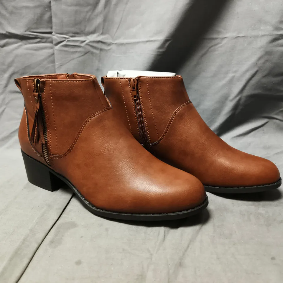 BOXED PAIR OF LILLEY SIDE-ZIP ANKLE BOOTS IN BROWN SIZE 7