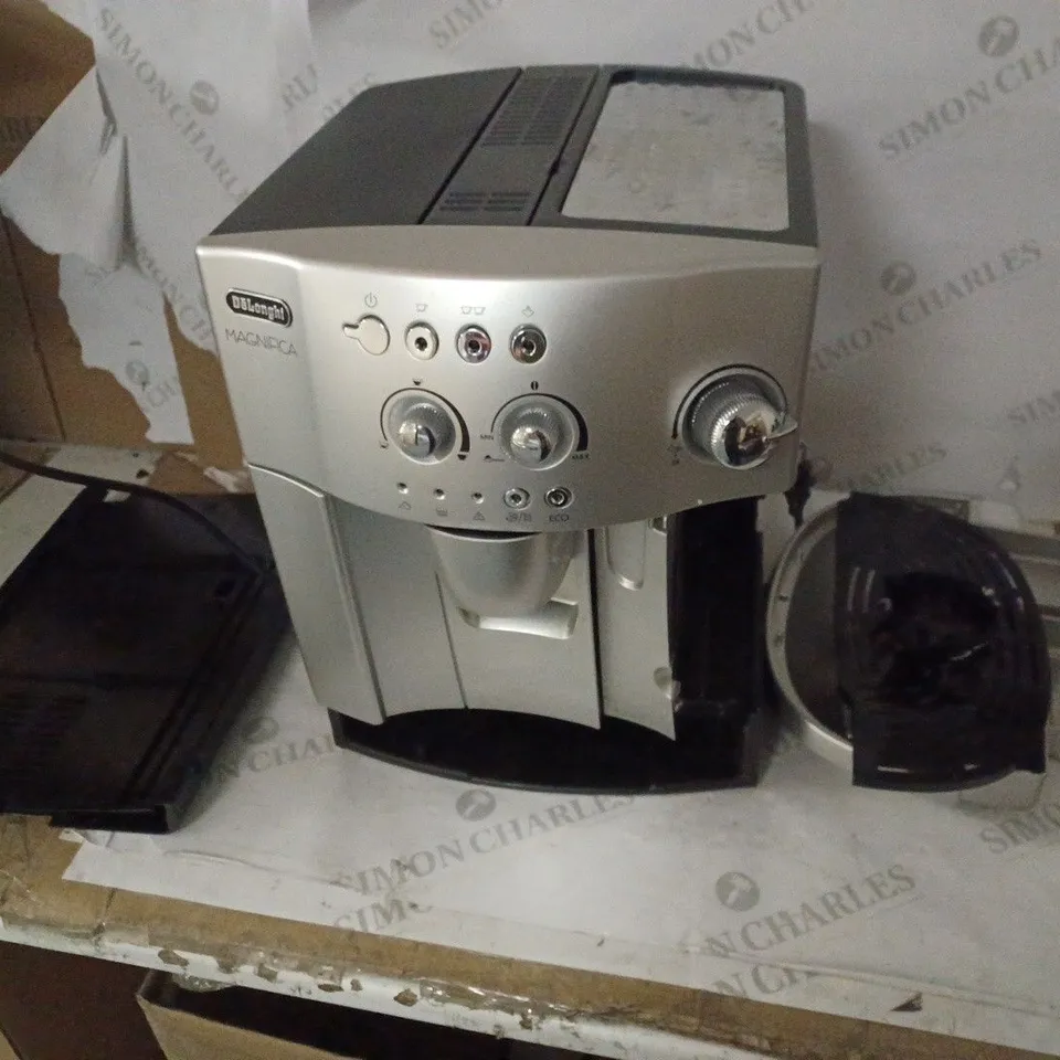 DELONGHI MAGNIFICA COFFEE MACHINE 