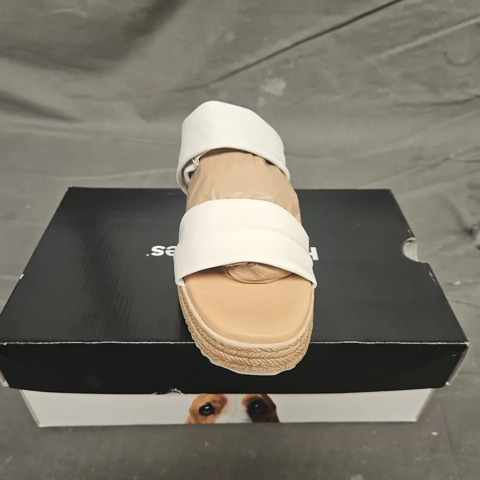 BOXED PAIR OF HUSH PUPPIES RACHEL STRAP SHOES - UK SIZE 6 