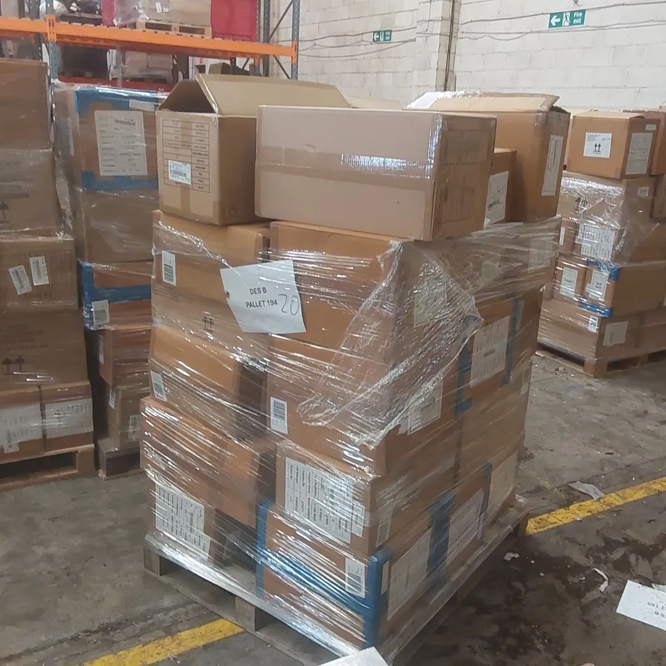 PALLET CONTAINING APPROXIMATELY 190x BRAND NEW ASSORTED DESIGNER CLOTHING ITEMS AND SHOES INCLUDING: SIMPLY BE SANDALS, JD WILLIAMS SANDALS, JD WILLIAMS WIDE LEG TROUSERS, ANTHOLOGY WAIST COAT ECT
