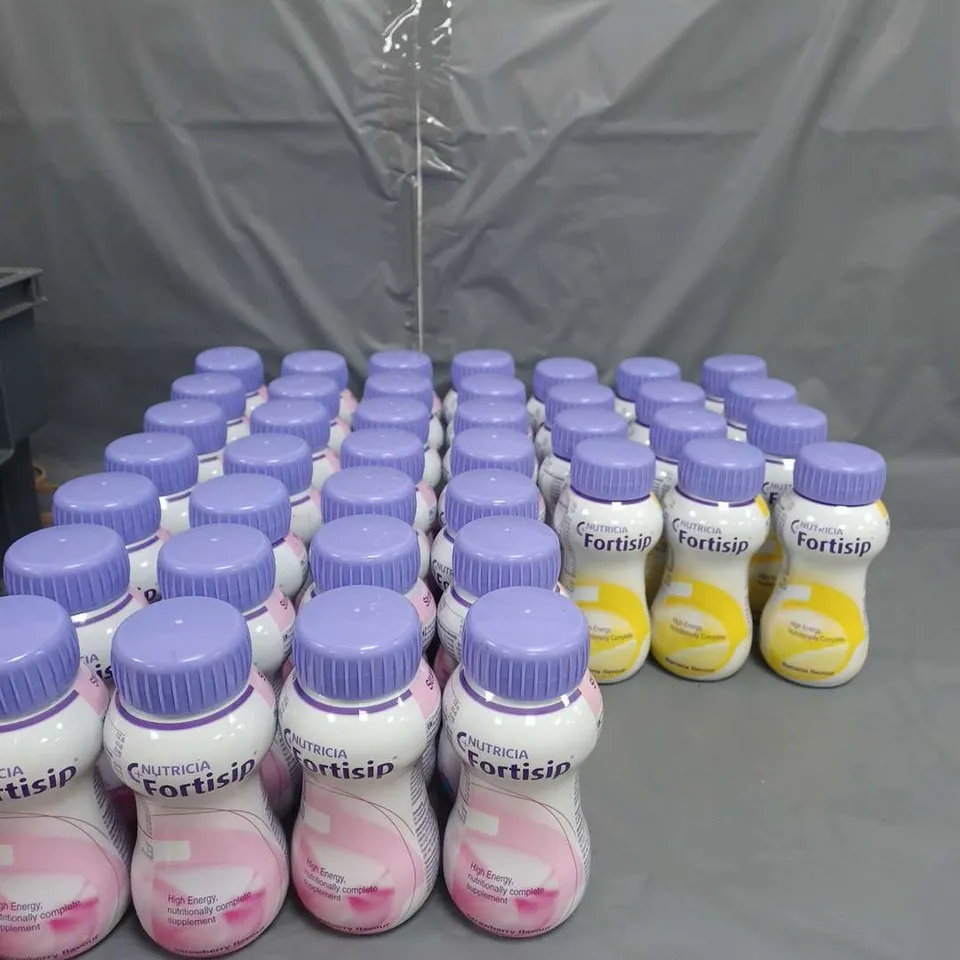 LOT OF APPROXIMATELY 40 FORTISIP FOOD SUPPLEMENT DRINKS. STRAWBERRY AND BANANA FLAVOUR. 200ML PER BOTTLE