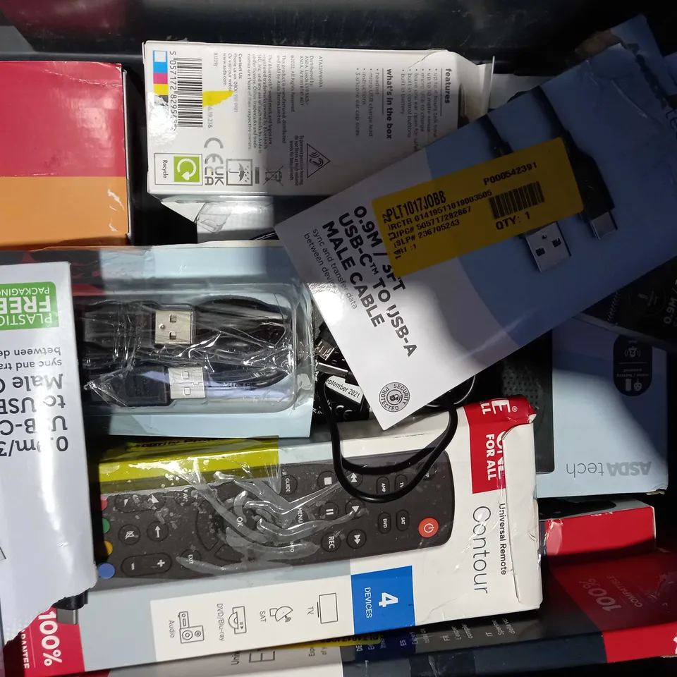 LOT OF 15 ASSORTED ELECTRICAL ITEMS, TO INCLUDE EARPHONES, CHARGER, ETC