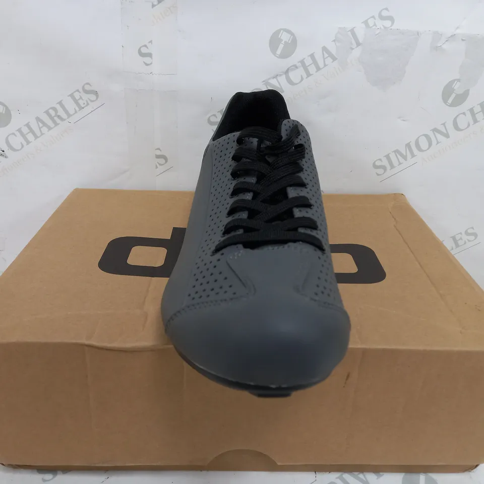 BOXED PAIR OF DHB DORICA GREROAD SHOES - EU 45