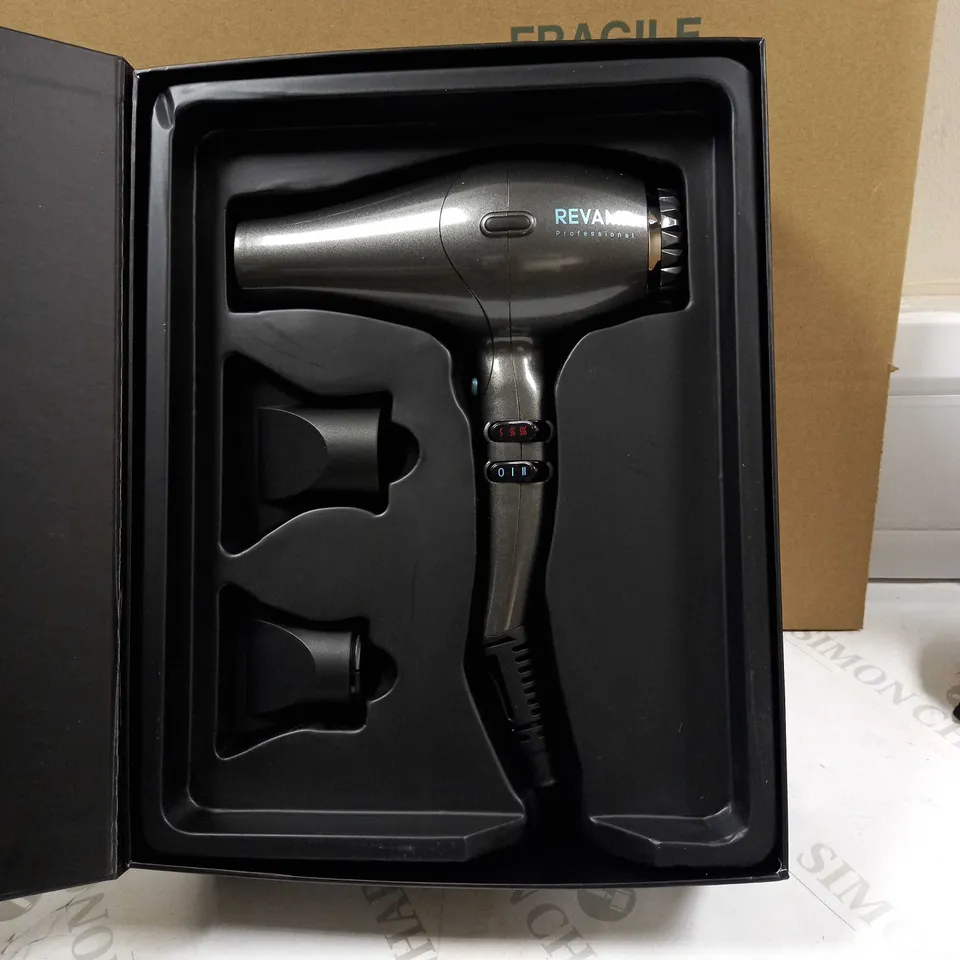 REVAMP PROGLOSS 3950 PROFESSIONAL LIGHTWEIGHT HIGH POWER DRYER