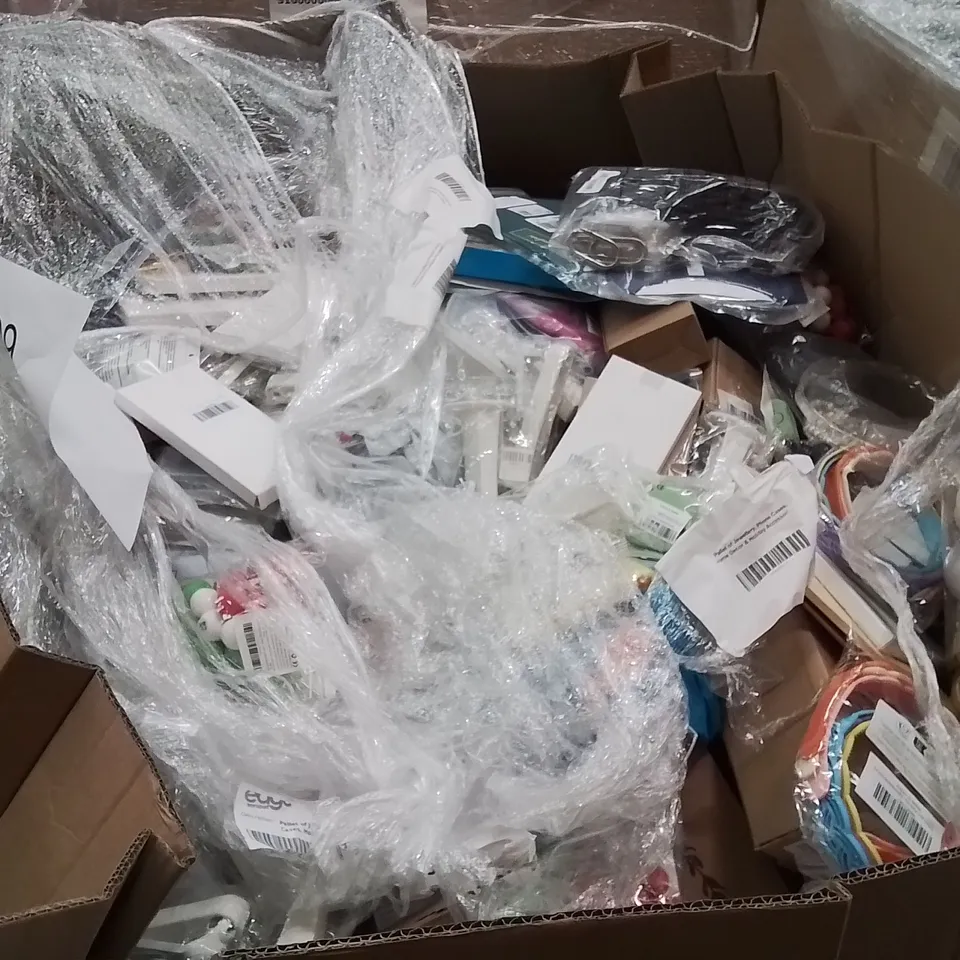 PALLET OF JEWELLERY,PHONE CASES,HOME DECOR,HOLIDAY ACCESSORIES PRODUCTS TO INCLUDE;COASTERS,HANDBAG,PHONE CASE
