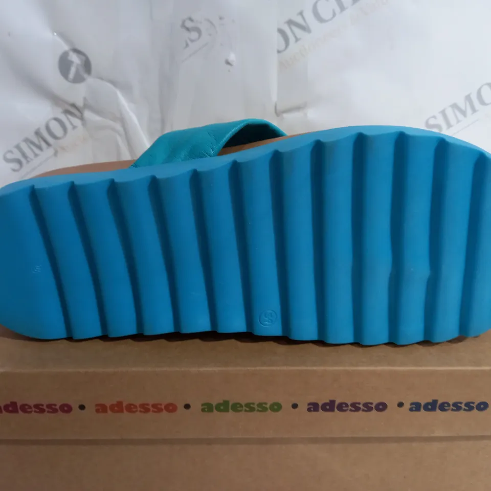 BOXED ADESSO PLATFORM OPEN TOE SANDALS IN BLUE - SIZE 6