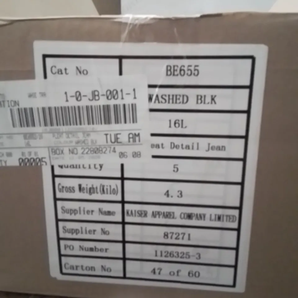 BOX CONTAINING APPROXIMATELY 5 BRAND NEW SIMPLY BE PLEAT DETAIL JEANS WASHED BLACK SIZE 16L