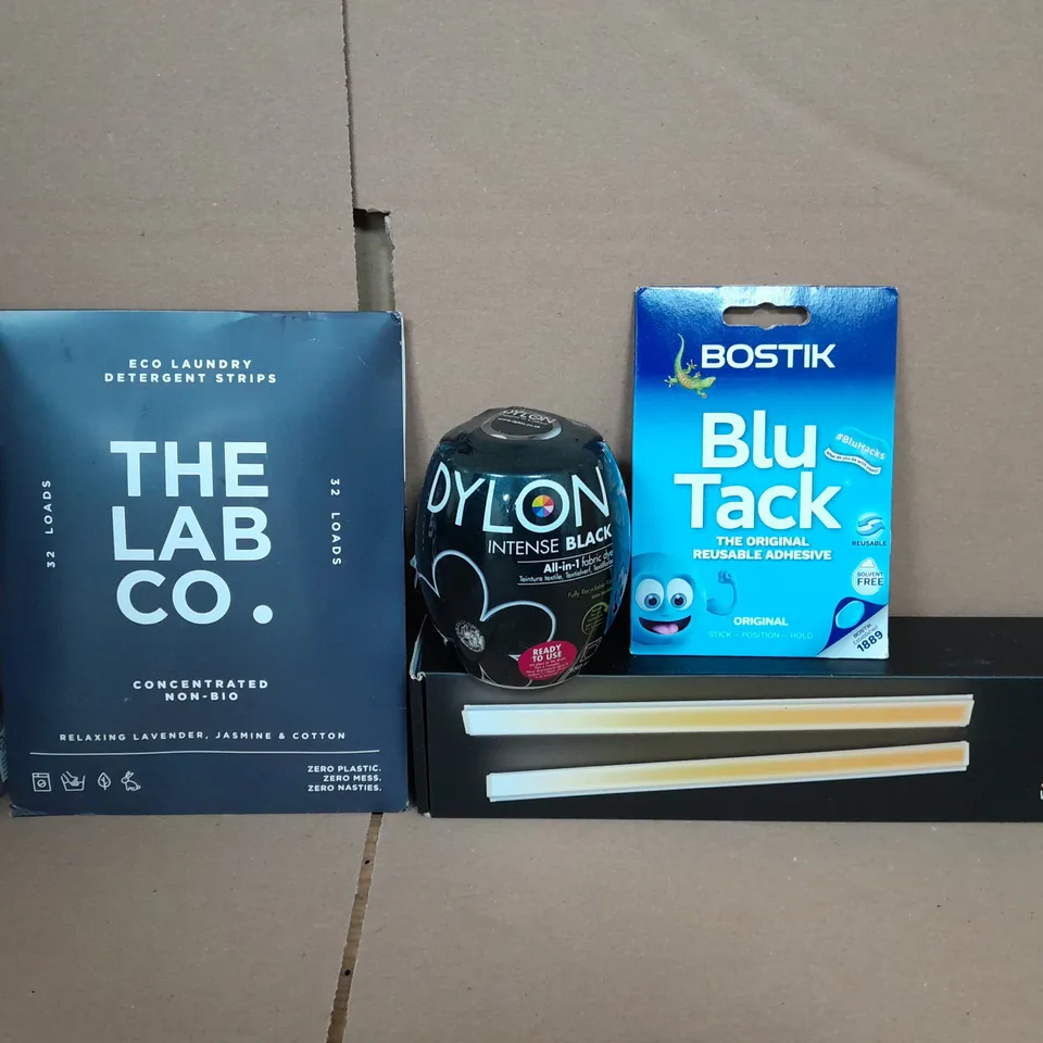 BOX OF APPROXIMATELY 14 ASSORTED ITEMS TO INCLUDE - BLU TACK , SWIMMING GOGGLES , THE LAB CO DETERGENT STRIPS ETC