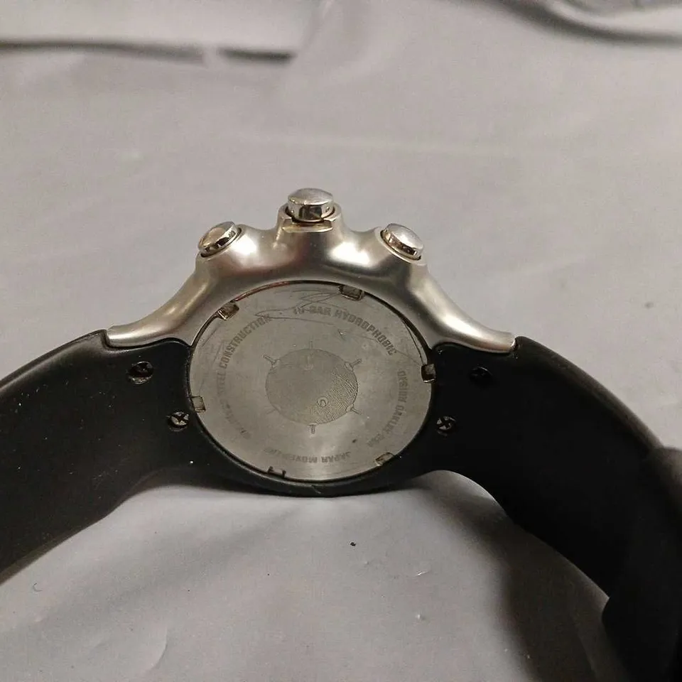 UNBOXED OAKLEY STAINLESS STEEL WATCH WITH RUBBER STRAP