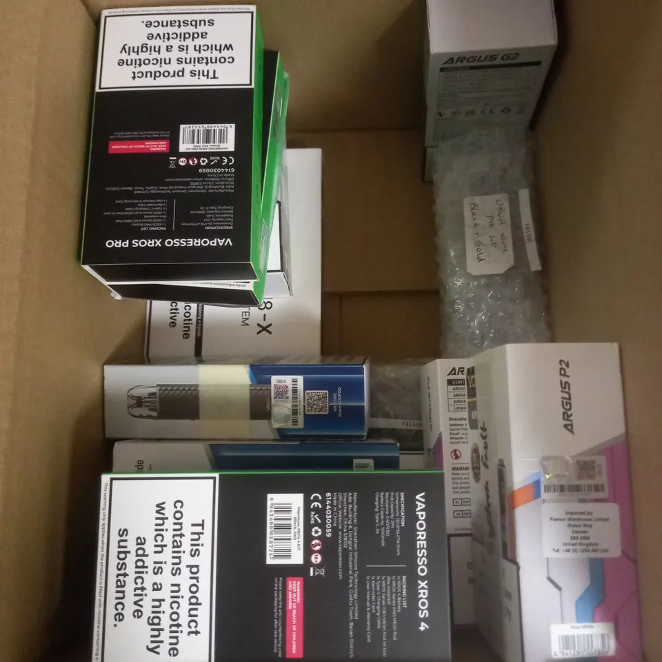 APPROXIMATELY 20 VAPES & E-CIGARETTES TO INCLUDE - VOOPOO ARGUS P2 - INNOKIN ENDURA T18-X - GEEKVAPE WENAX Q PRO - ETC