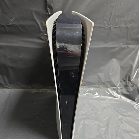 SONY PLAYSTATION 5 DIGITAL EDITION CONSOLE – WHITE/BLACK