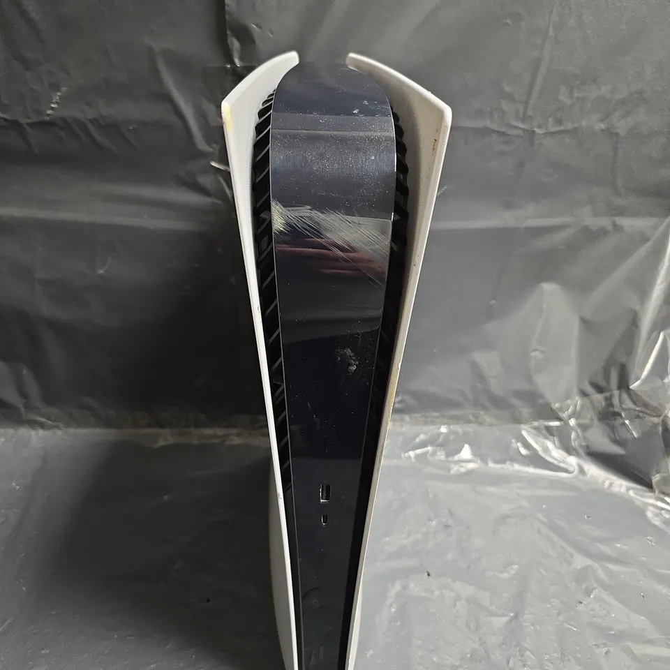 SONY PLAYSTATION 5 DIGITAL EDITION CONSOLE – WHITE/BLACK