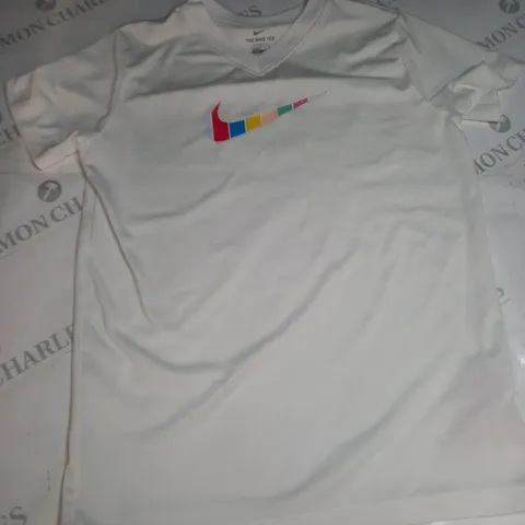 NIKE GRAPHIC T-SHIRT SIZE L
