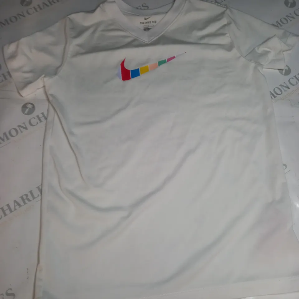 NIKE GRAPHIC T-SHIRT SIZE L