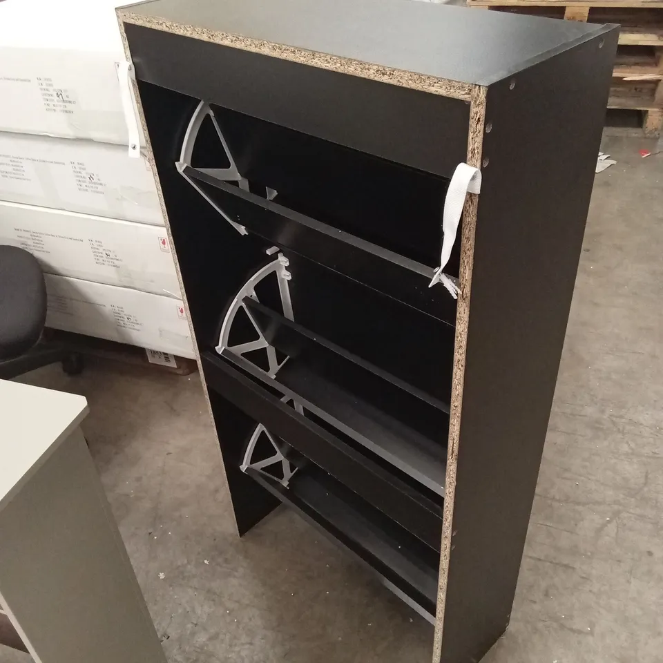 VIDA 3 DOOR FLIP-DOWN SHOE STORAGE UNIT