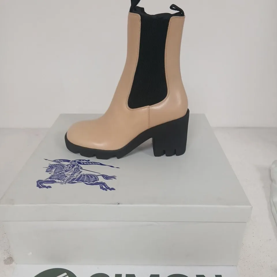 BURBERRY BEIGE LEATHER CHELSEA BOOTS – UK 7.5 (EU 40.5) WITH BLACK ELASTIC SIDES