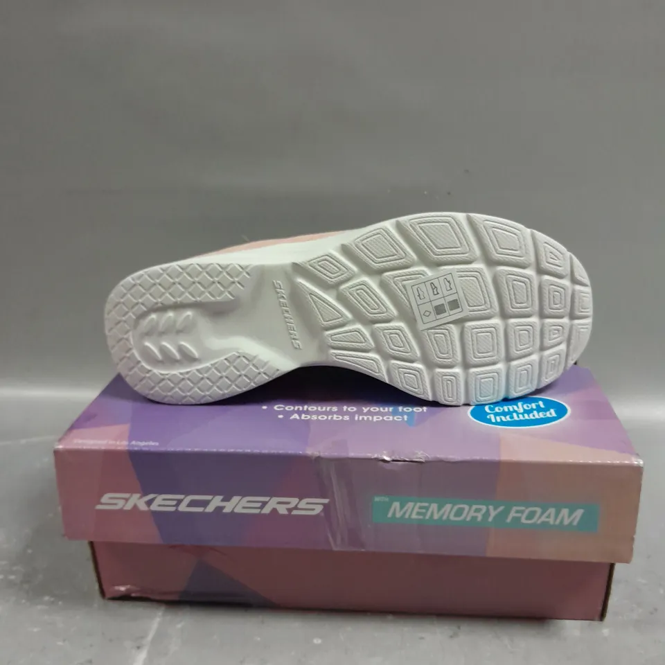 BOXED PAIR OF SKECHERS DYNAMIGHT HS TRAINERS IN LIGHT PINK - 3