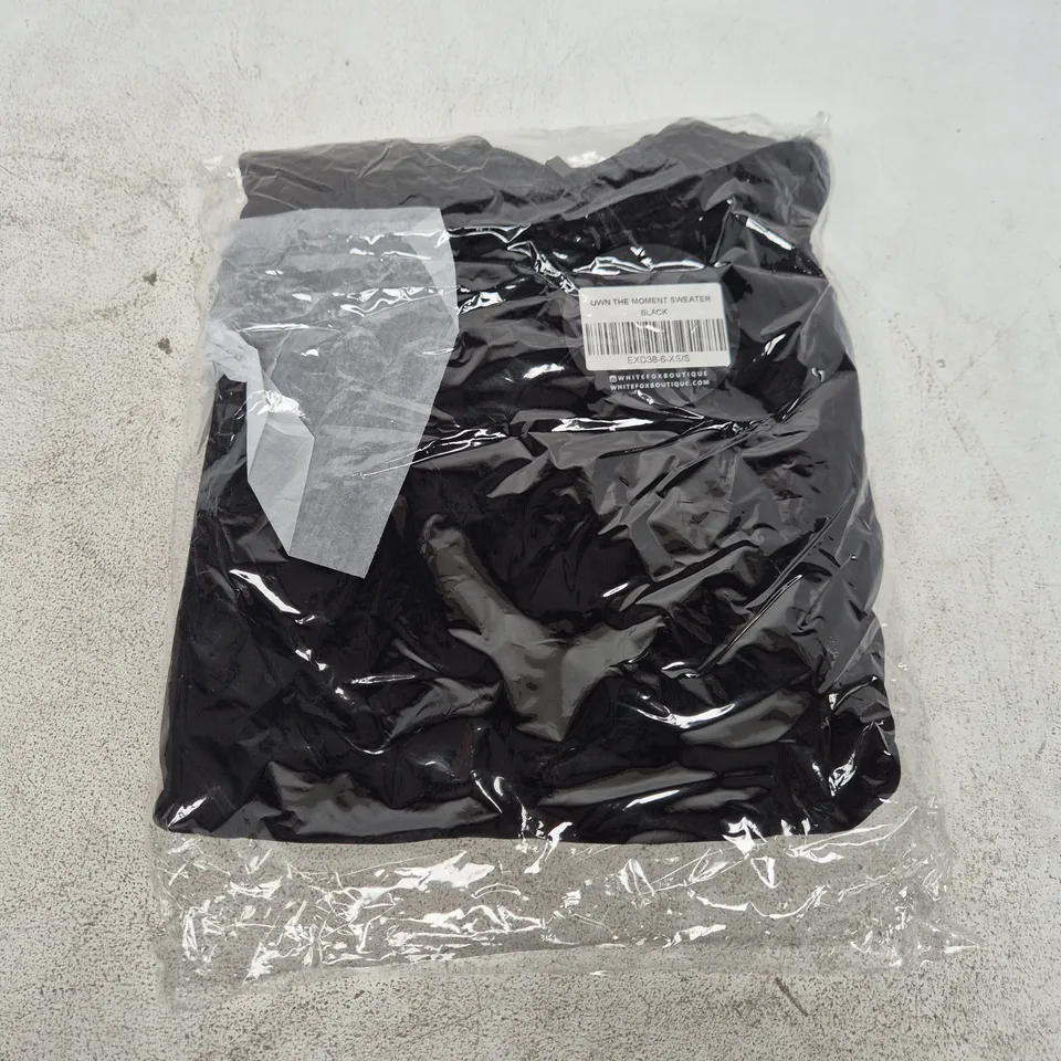 BAGGED WHITE FOX BOUTIQUE OWN THE MOMENT SWEATER IN BLACK - XS/S