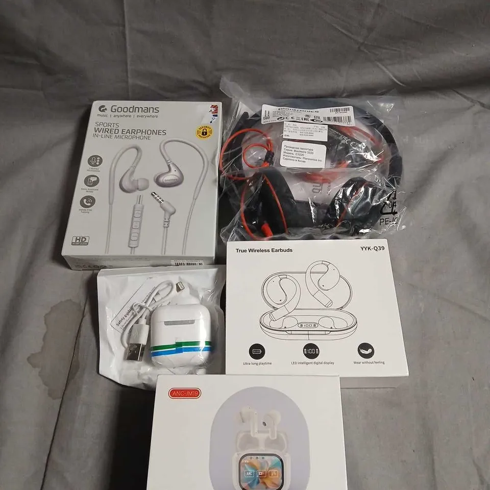 APPROX 10 ASSORTED EARPHONES