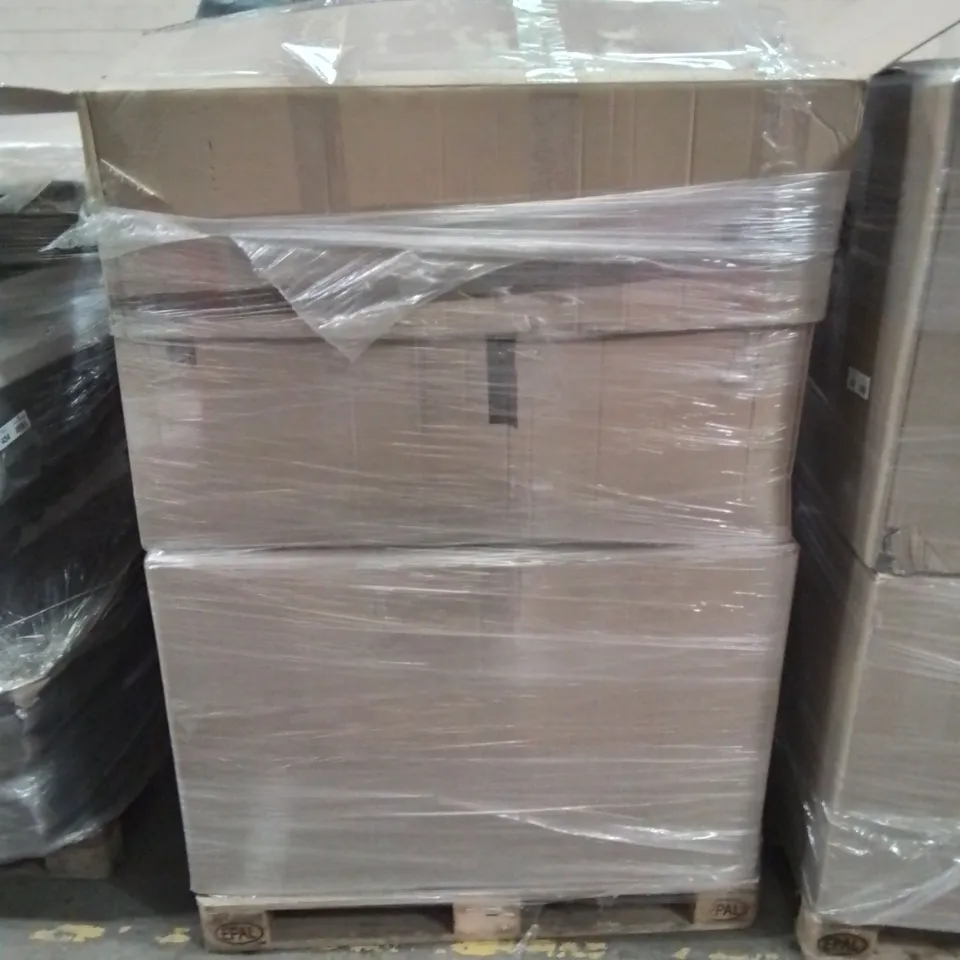 PALLET CONTAINING LARGE AMOUNT OF SOFT FABRIC POUFFE/BEANBAGS