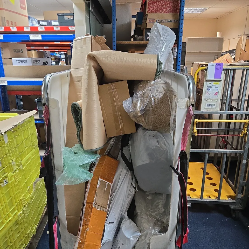CAGE OF APPROXIMATELY 15 ASSORTED HOUSEHOLD ITEMS TO INCLUDE GREEN RUG ETC