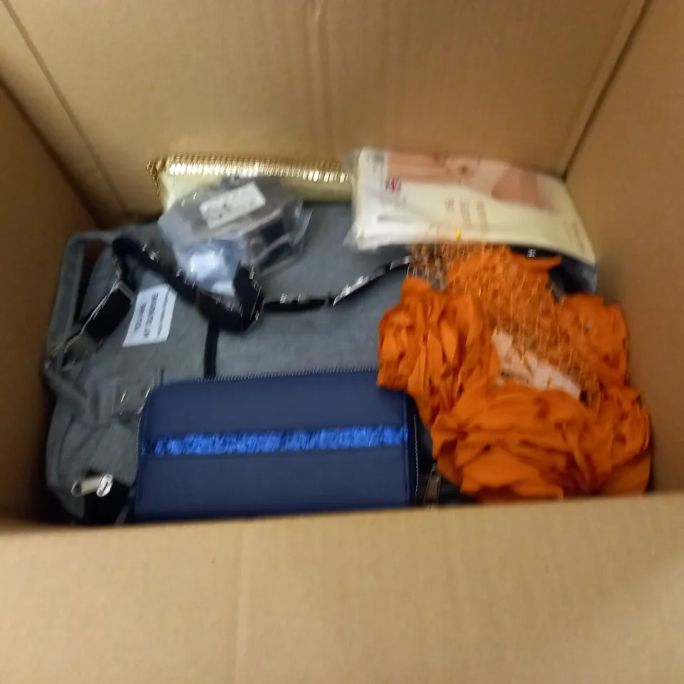 LOT OF ASSORTED CLOTHING ACCESSORIES TO INCLUDE BAGS, PURSES AND SUPPORT BELT