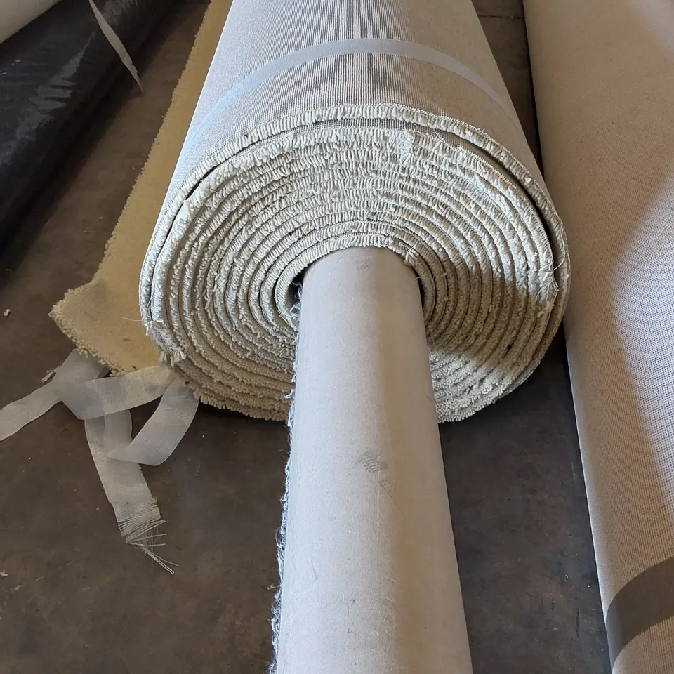 ROLL OF QUALITY SAXONS TRAIL CARPET - APPROXIMATELY 13.6 x 4m