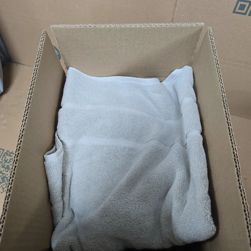 BOX OF 6 ASSORTED ZARA HOME TOWELS 
