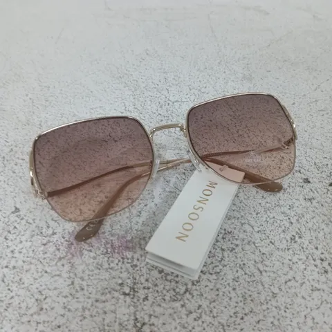 MONSOON CURVED ARM METAL SUNGLASSES – GOLD