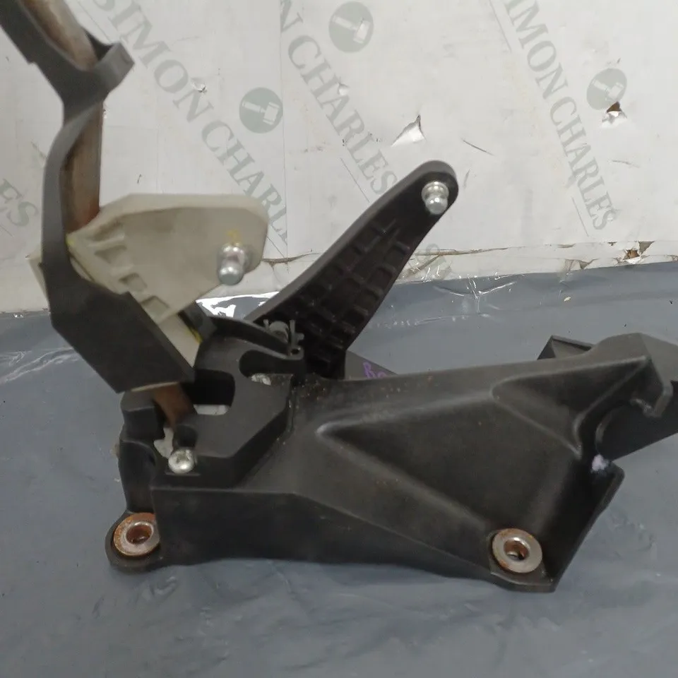 NISSAN QASHQAI 2 1.5 DIESEL MANUAL GEAR SELECTOR SHIFTER JD200 2011 RHD