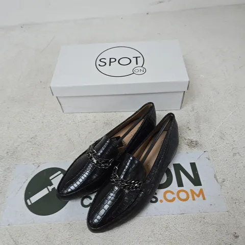 SPOT ON LADIES COLLECTION CROC-EFFECT LOAFERS – BLACK, STYLE F80534 UK SIZE 3