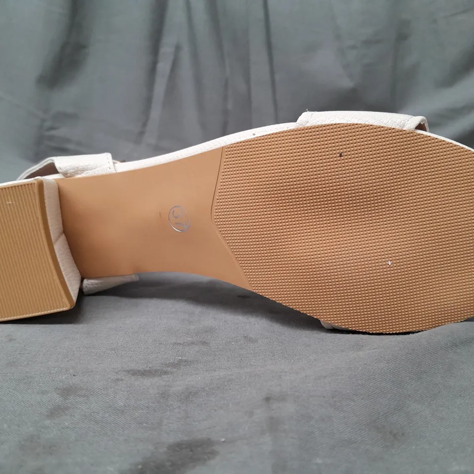 BOXED PAIR OF DESIGNER OPEN TOE BLOCK HEEL SANDALS IN BEIGE EU SIZE 37