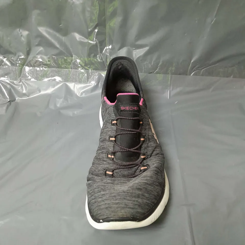 SKECHERS SLIP INS BLACK SIZE 6.5