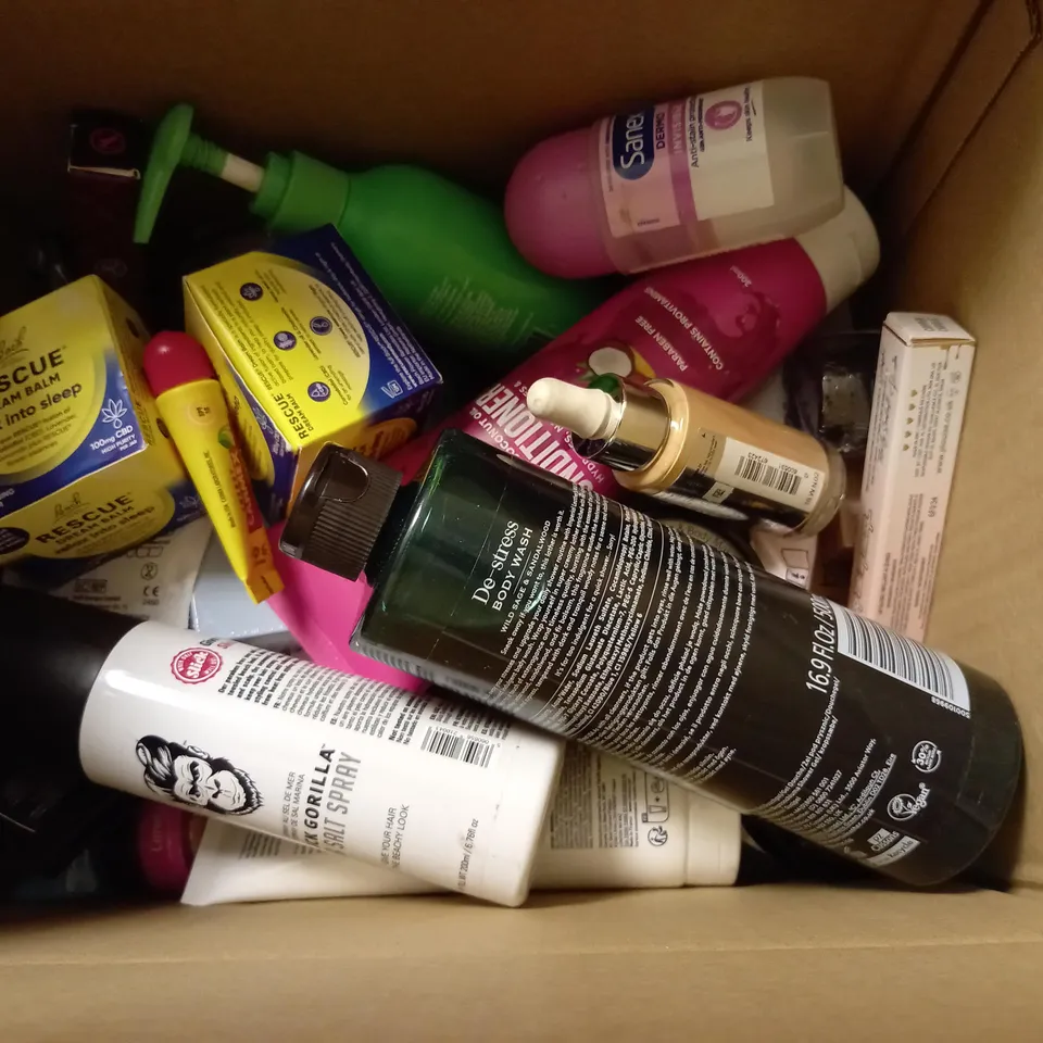 BOX OF APPROXIMATELY 20 ASSORTED COSMETIC ITEMS TO INCLUDE IMPERIAL LEATHER BODY WASH, SANEX DEODORANT, SLICK GORILLA SALT SPRAY ETC