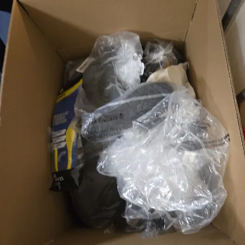BOX OF APPROXIMATELY 20 ASSORTED SHOES TO INCLUDE: LILLEY SPARKLES SIZE 2
