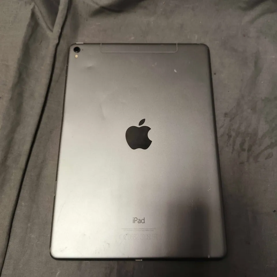 APPLE IPAD PRO TABLET - A1674