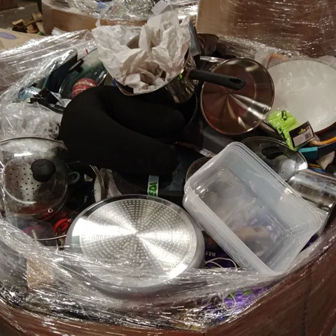 PALLET OF ASSORTED HOUSEHOLD GOODS AND PRODUCTS TO INCLUDE;PANS BOOKS,GARDEN HOSE, STORAGE CONTAINERS,WATER BOTTLES