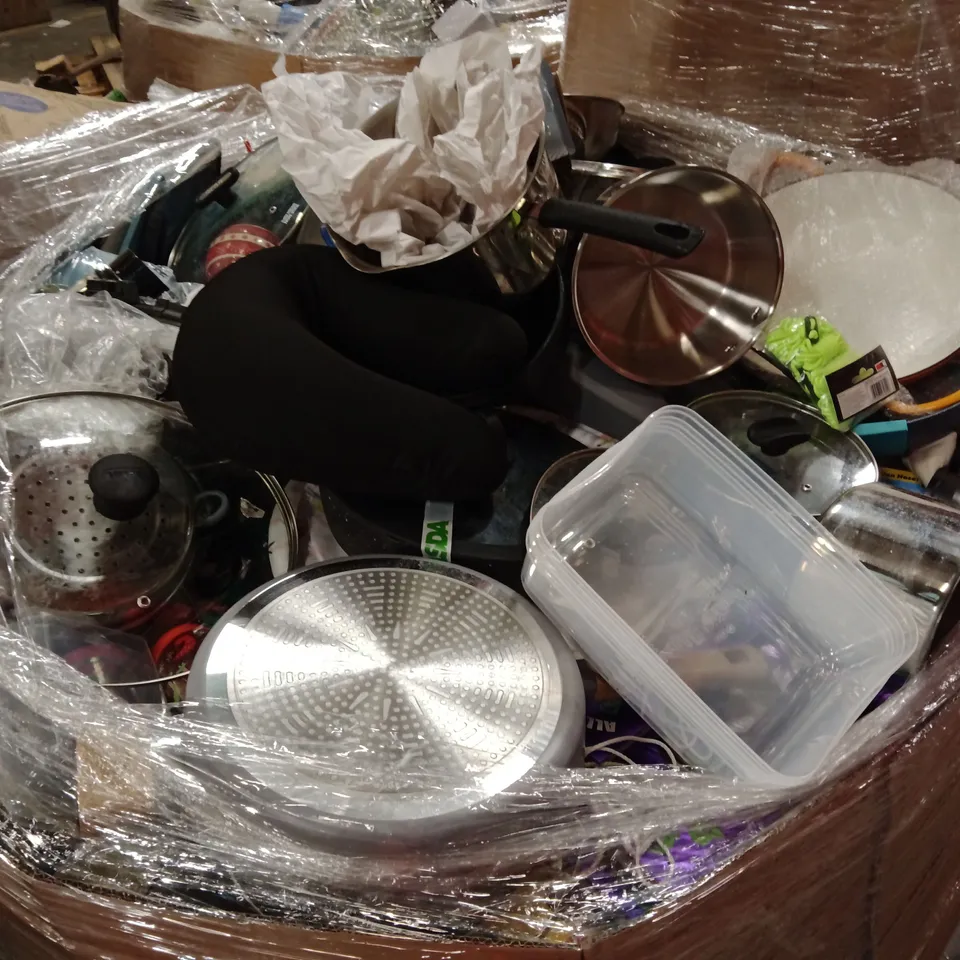 PALLET OF ASSORTED HOUSEHOLD GOODS AND PRODUCTS TO INCLUDE;PANS BOOKS,GARDEN HOSE, STORAGE CONTAINERS,WATER BOTTLES