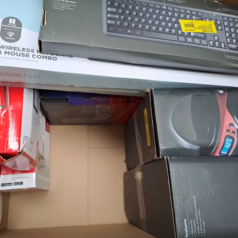 BOX OF APPROXIMATELY 10 ASSORTED ELECTRICAL ITEMS TO INCLUDE BLUETOOTH CD BOOMBOX, ETC