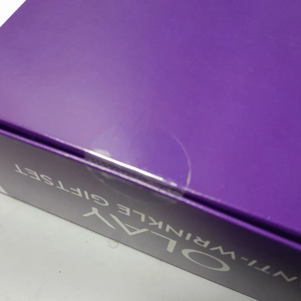 SEALED OLAY ANTI-WRINKLE DAY & NIGHT GIFTSET