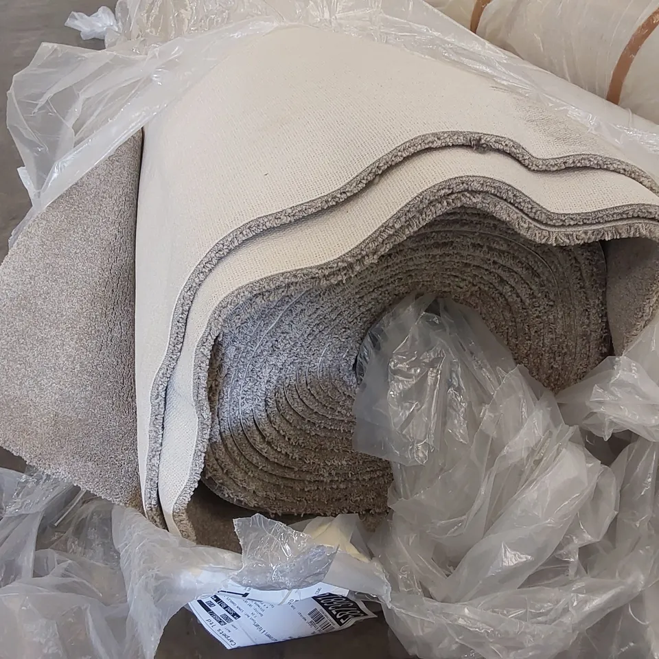 ROLL OF QUALITY ULTIMATE EXPRESSIONS TAUPE CARPET // SIZE: APPROX 4 X 18m