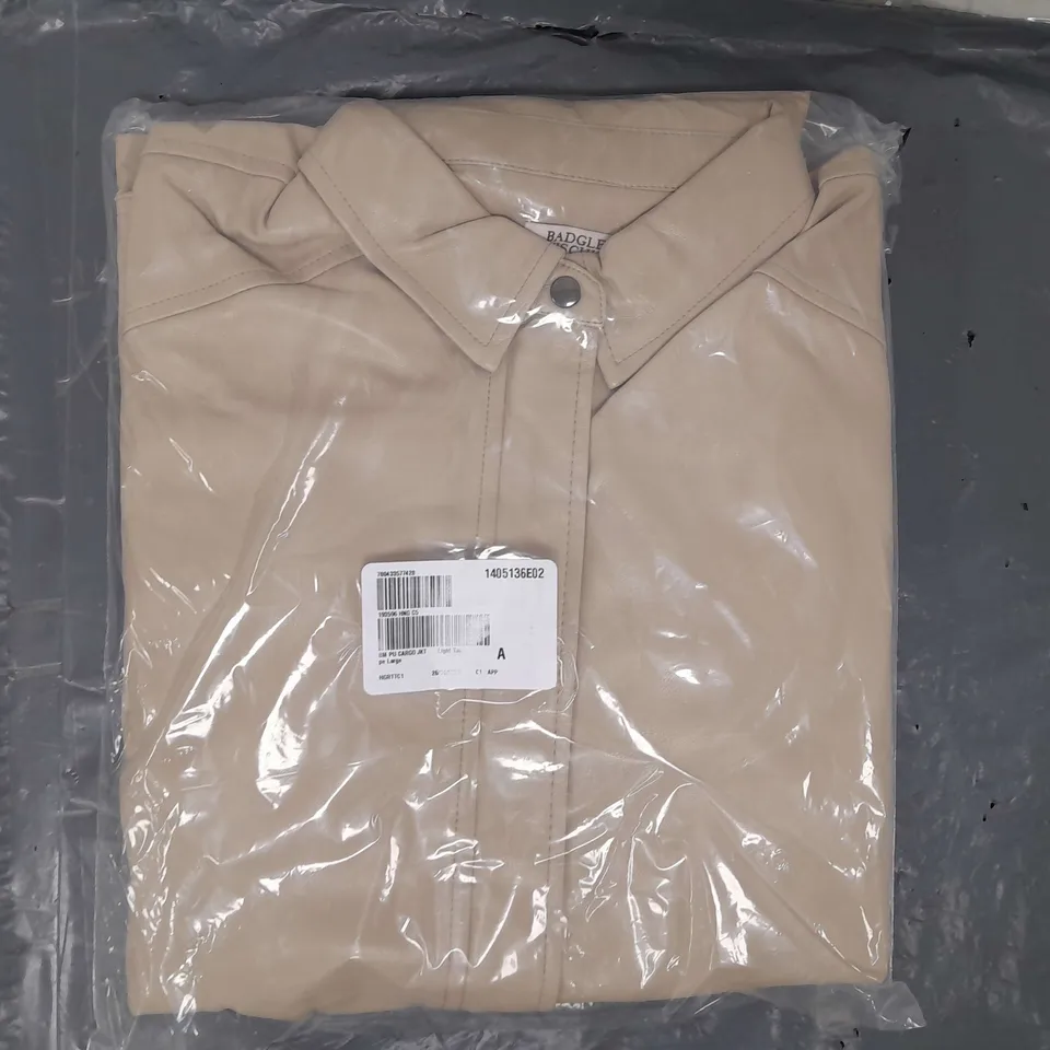 BADGLEY MISCHKA CARGO JACKET IN LIGHT TAUPE SIZE LARGE