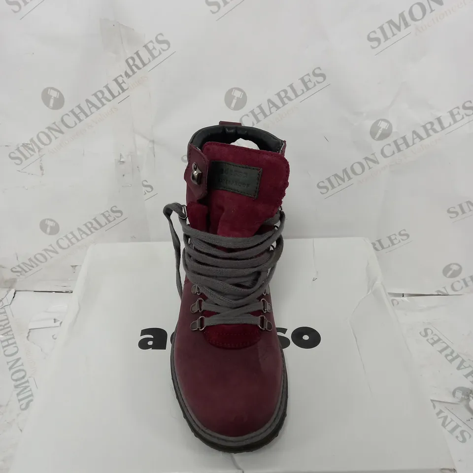 BOXED PAIR OF ADESSO WATERPROOF HIKING BOOTS DRY ROSE SIZE 6 