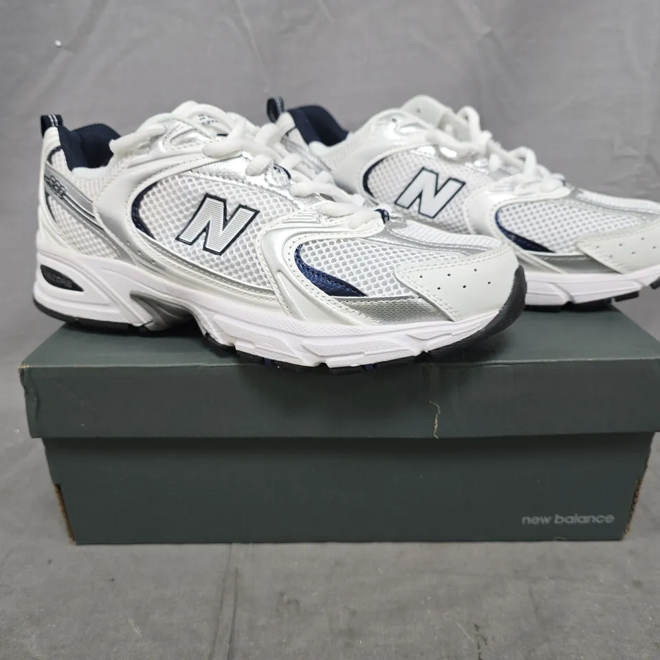 BOXED PAIR OF NEW BALANCE 530 TRAINERS IN WHITE/SILVER/NAVY SIZE UK 6