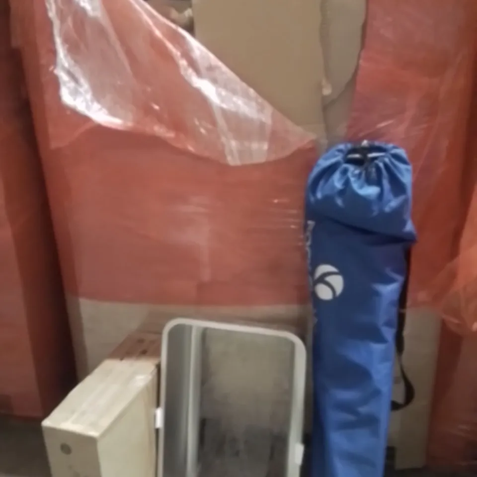 PALLET OF ASSORTED HOUSEHOLD GOODS AND PRODUCTS TO INCLUDE;CAMPING CHAIR,CAT LITTER TRAY,BEDSIDE COMMODE