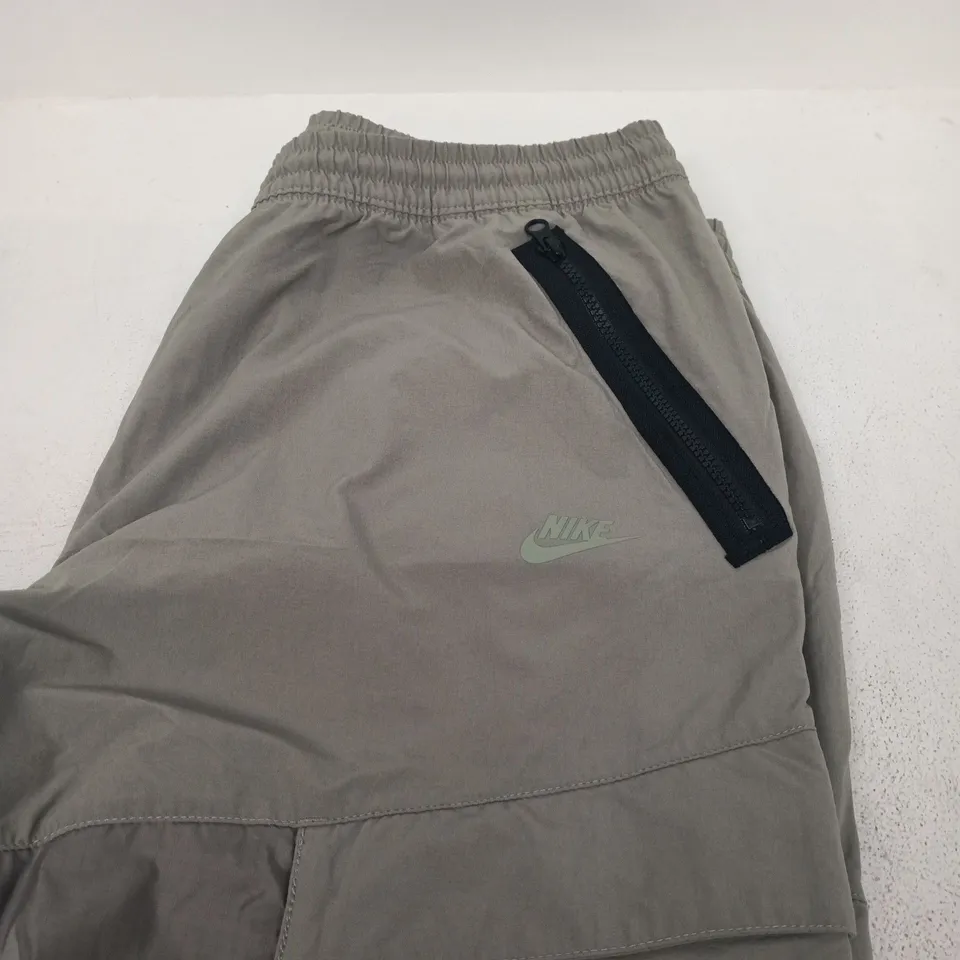 NIKE CARGO PANTS - 2XL