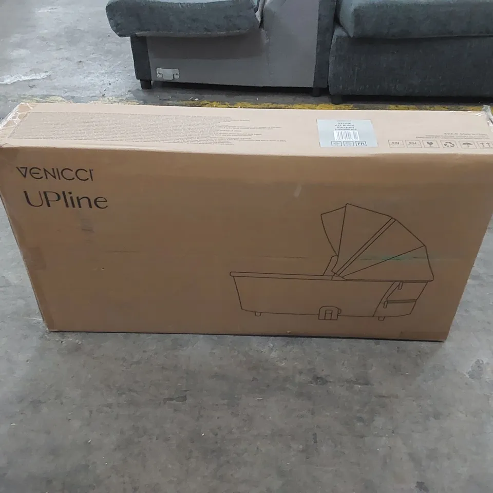 BOXED VENICCI ALL BLACK CARRYCOT 