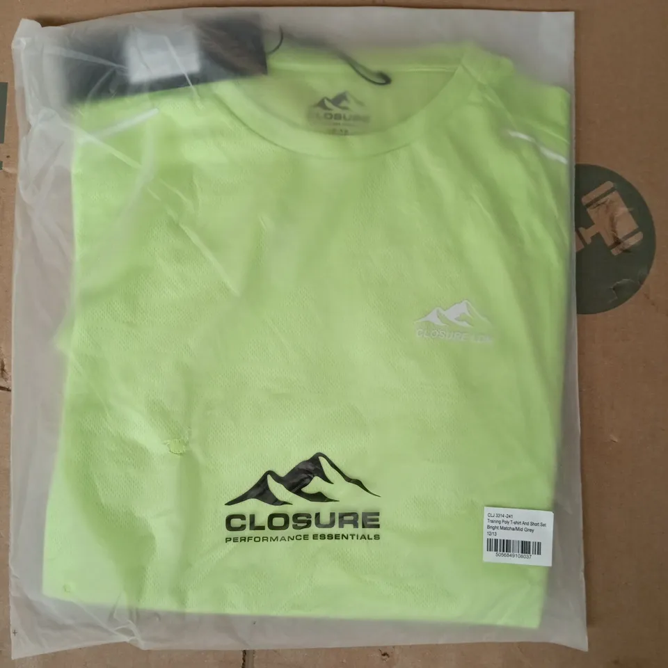 BAGGED CLOSURE TRAINING POLY T-SHIRT AND SHORT SET IN BRIGHT MATCHA/MID GREY SIZE 12/13