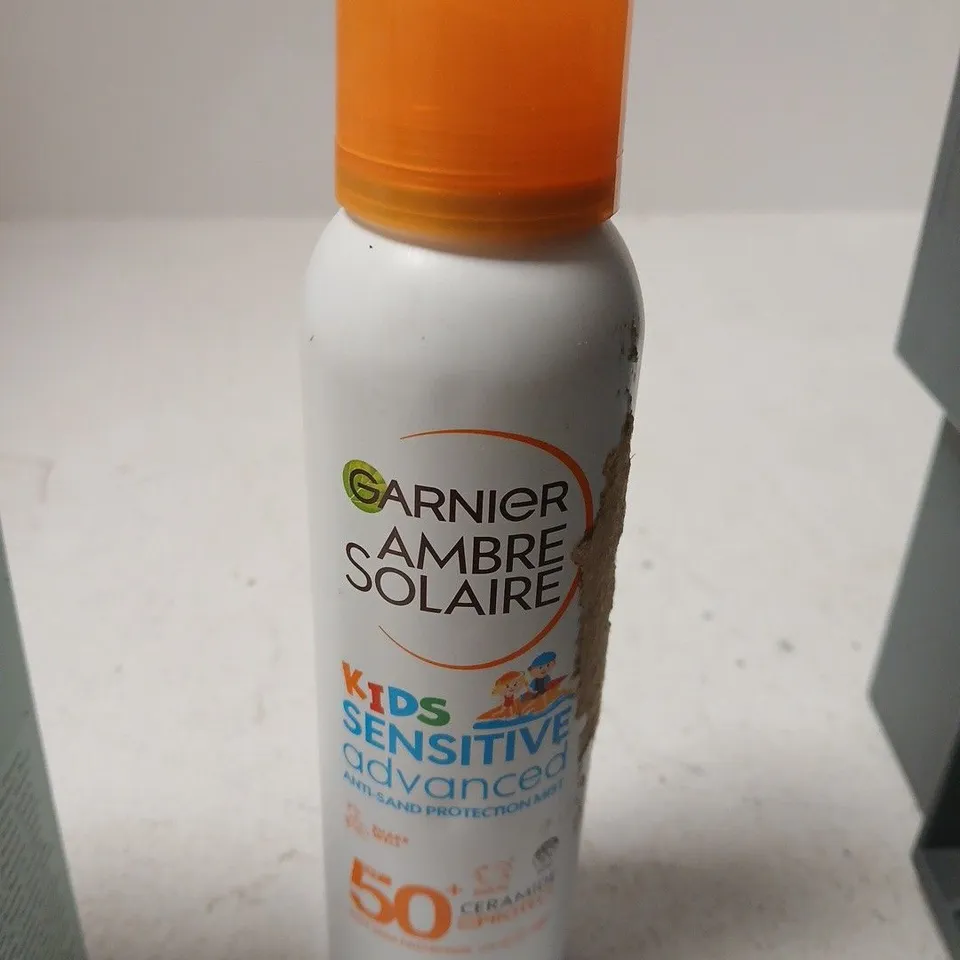 APPROXIMATELY 16 ASSORTED COSMETIC ITEMS INCLUDING BIO OIL , SENSPA MASSAGE SOAP BAR AND GARNIER AMBRE SOLAIRE KIDS SENSITIVE SUN PROTECTING SPRAY